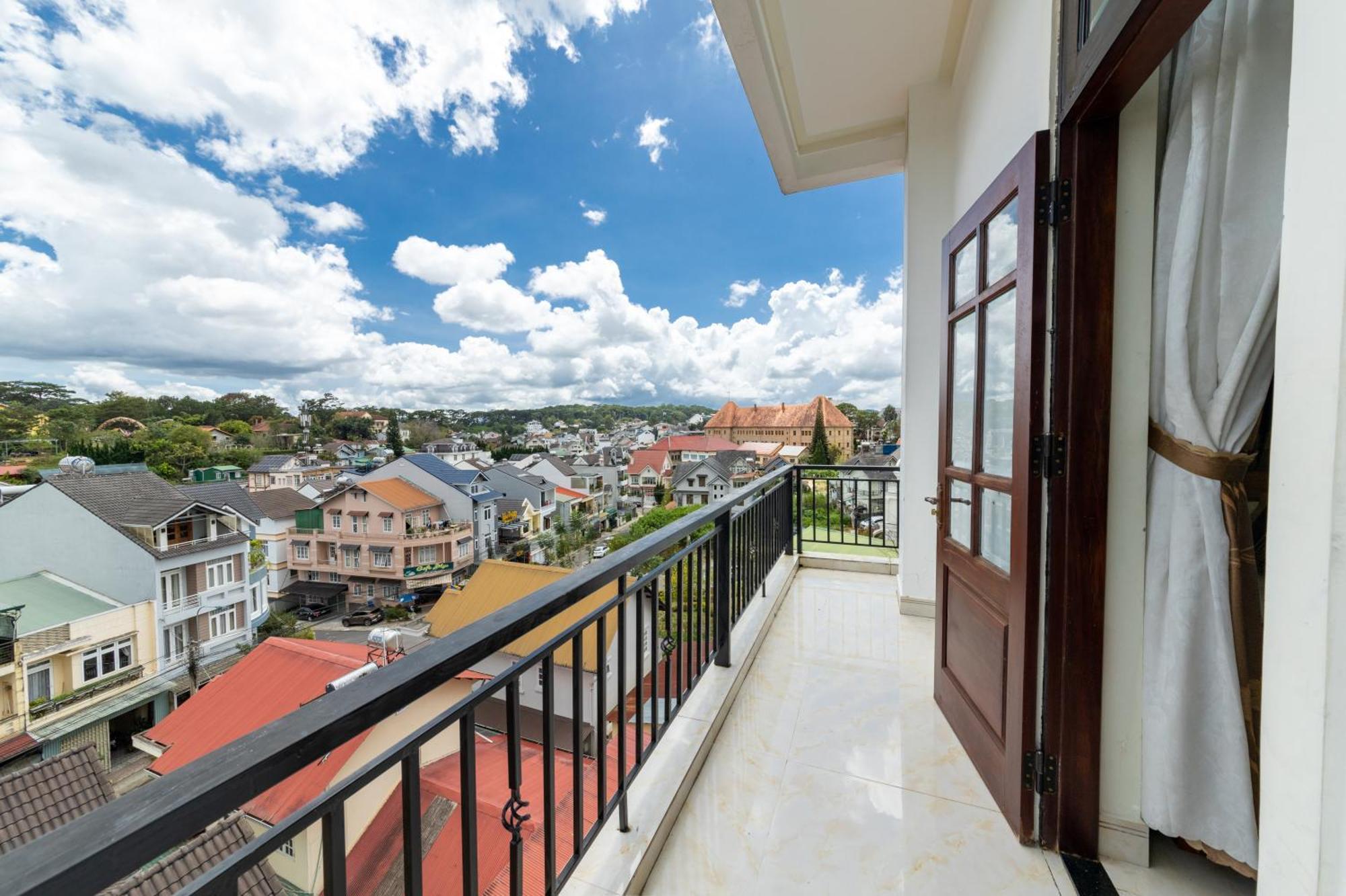 ホテル Xuan Truong Luxury Dalat エクステリア 写真