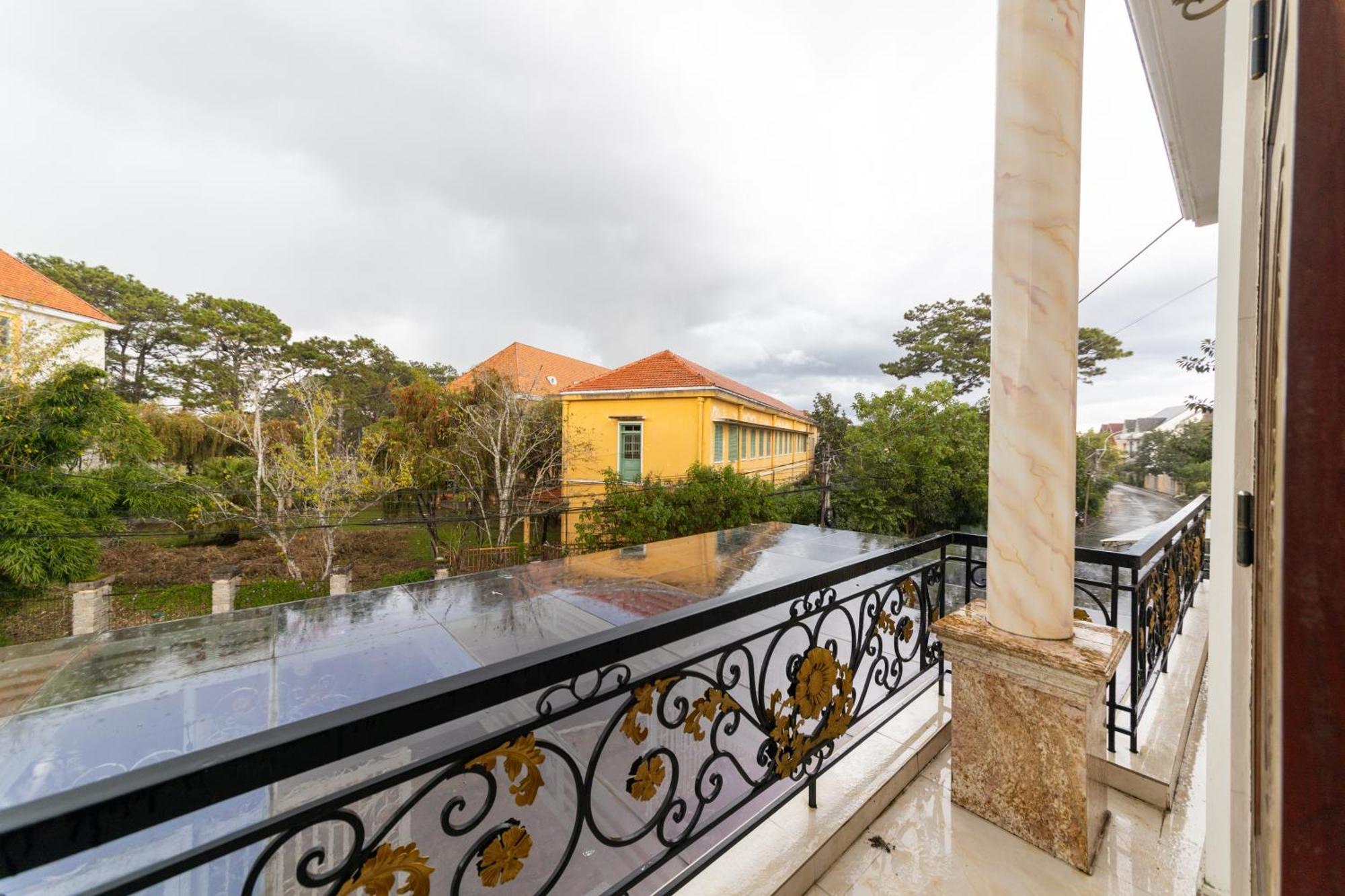 ホテル Xuan Truong Luxury Dalat エクステリア 写真