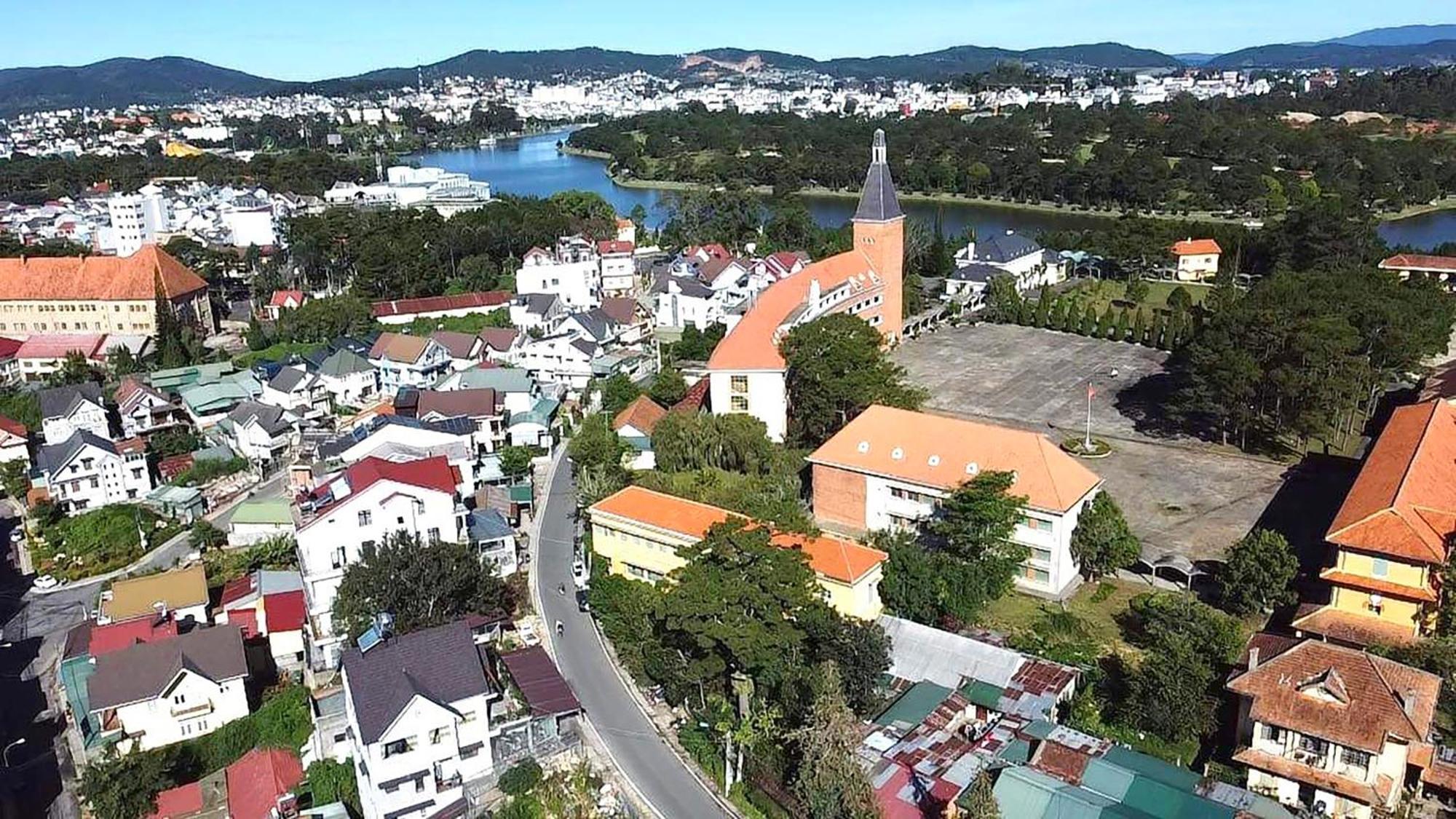ホテル Xuan Truong Luxury Dalat エクステリア 写真