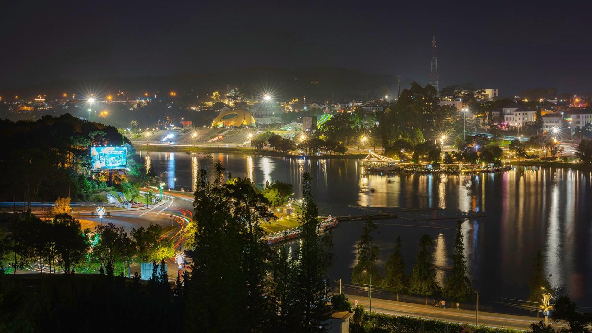 ホテル Xuan Truong Luxury Dalat エクステリア 写真