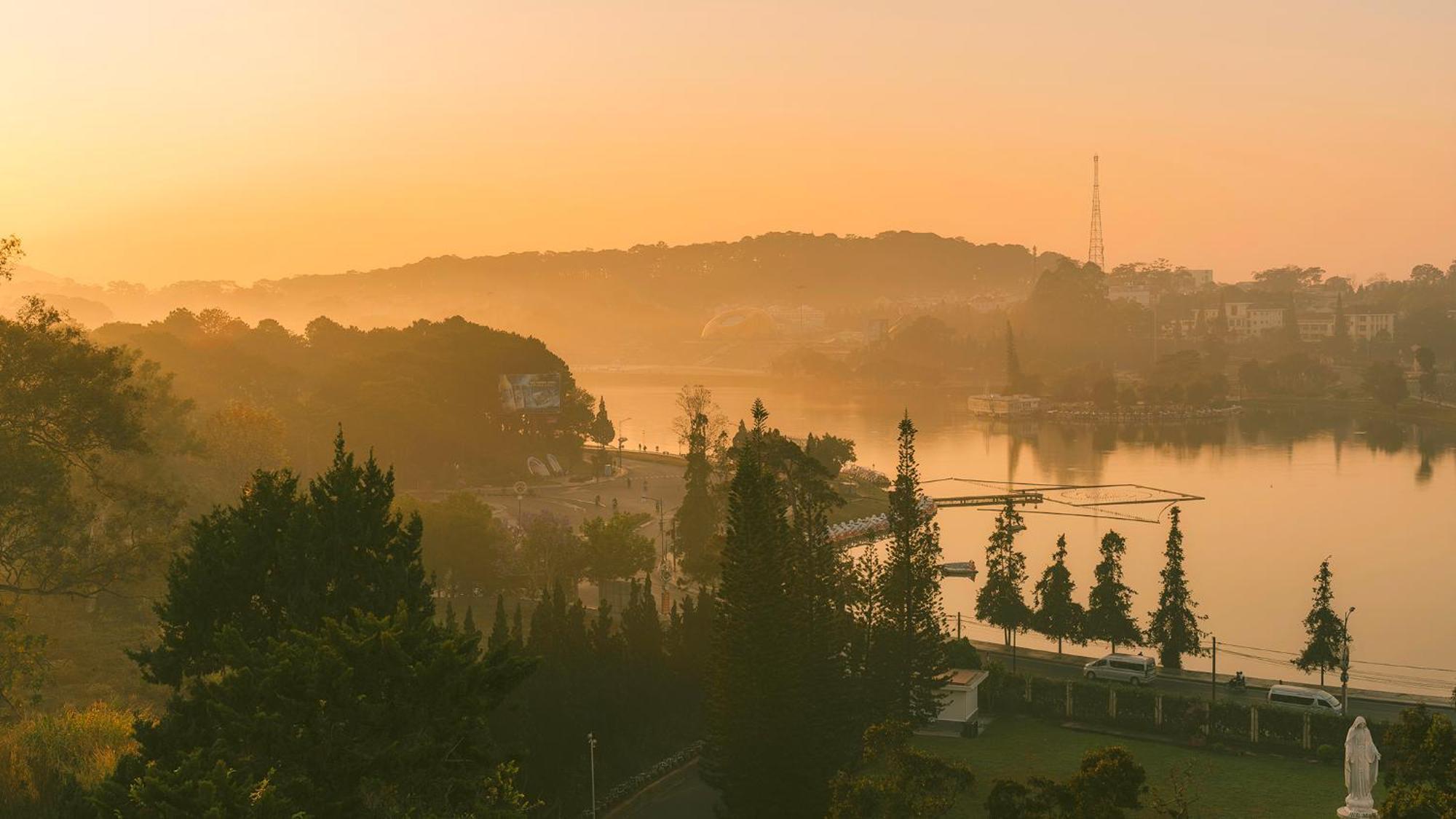 ホテル Xuan Truong Luxury Dalat エクステリア 写真