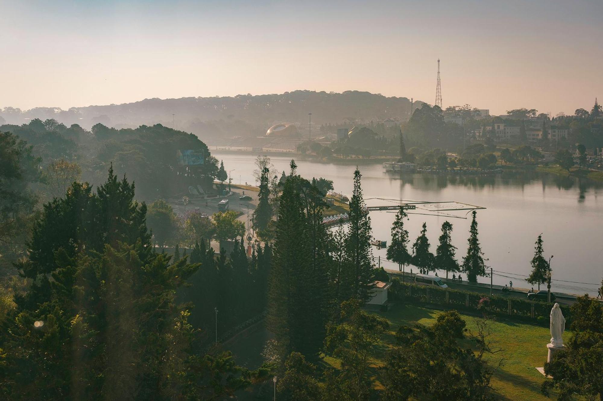 ホテル Xuan Truong Luxury Dalat エクステリア 写真